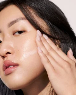 Hydra Vizor Invisible Moisturizer Broad Spectrum SPF 30 Sunscreen with Niacinamide + Kalahari Melon