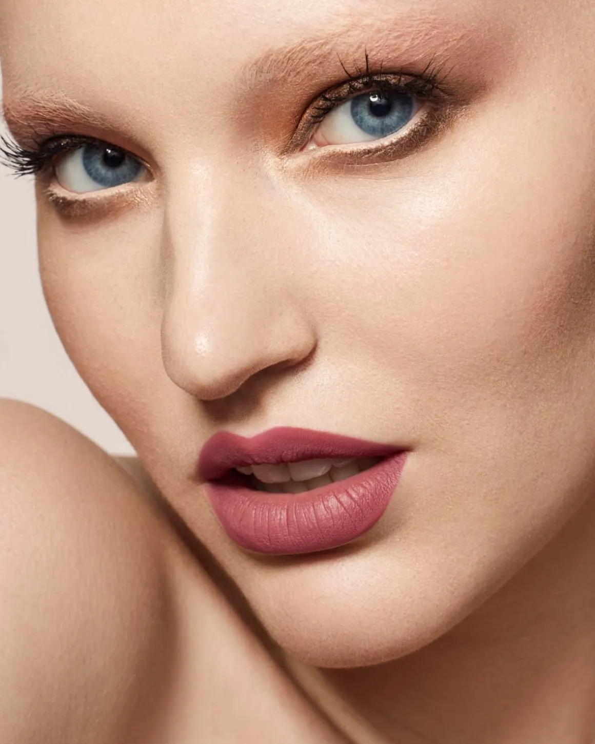 Stunna Lip Paint Longwear Fluid Lip Color